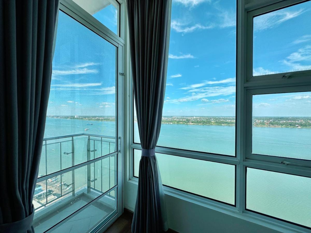 Infinity 28 And Phnom Penh